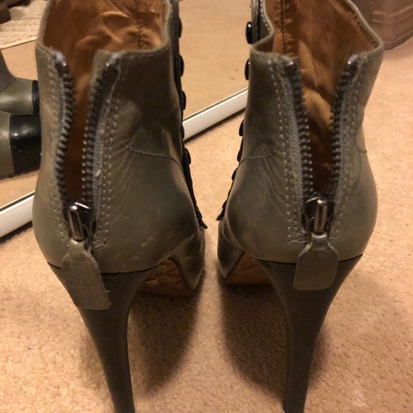 Gwen Sefani's LAMB booties 4.5" heels - Picture 2 of 6